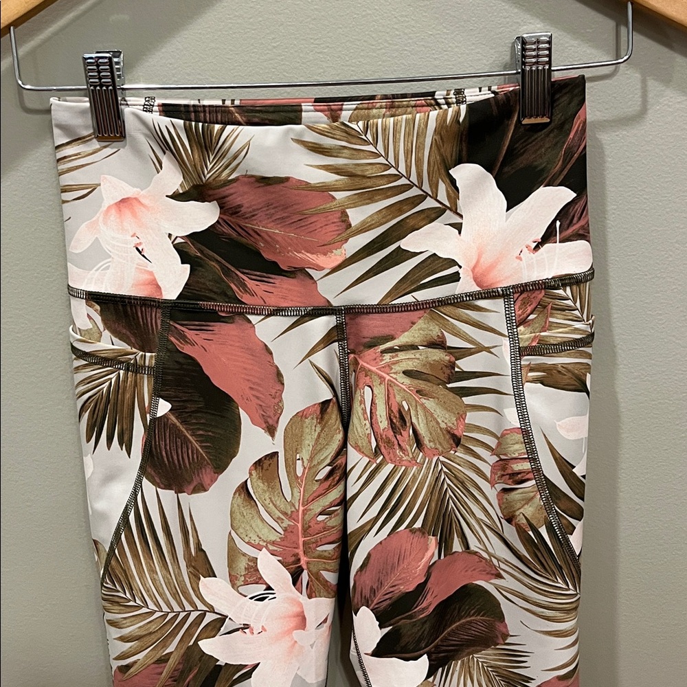 Old Navy Tropical Floral Capri Leggings - Picture 2 of 6